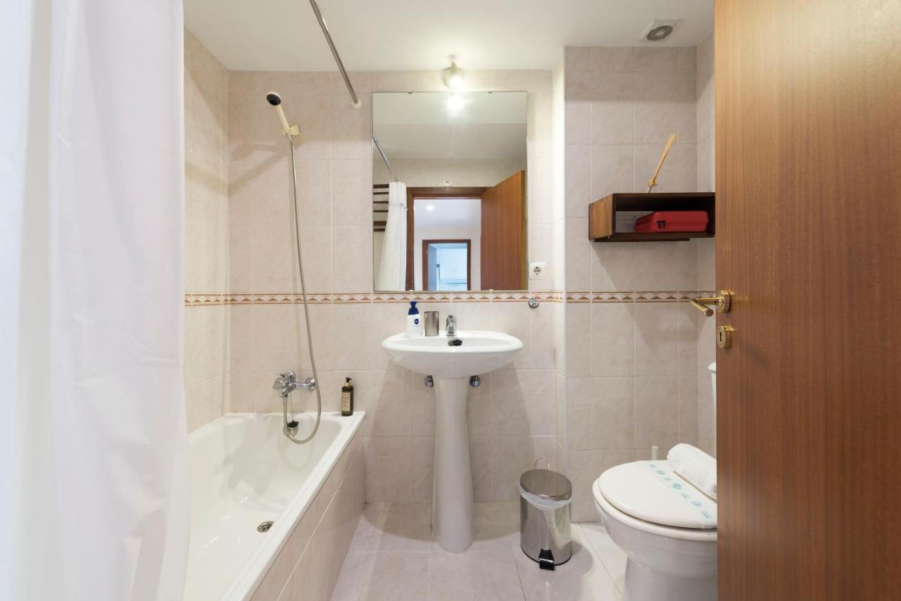 Lovelystay - Homey Feeling Flat W/ Free Parking Porto Eksteriør billede